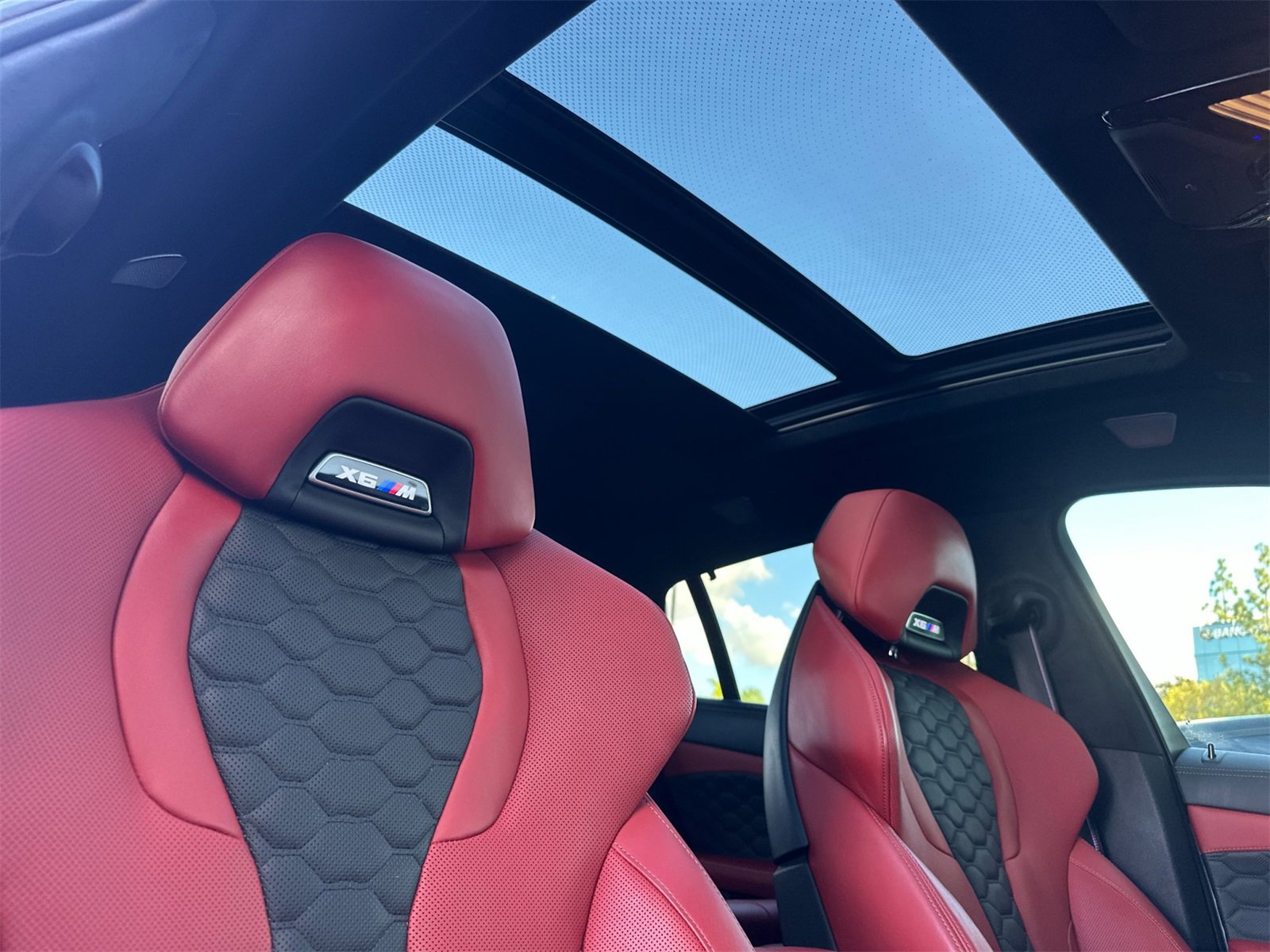 Used 2025 BMW X6 M Competition w/ Executive Package image 18