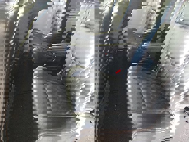 Used 2015 Chrysler Town & Country Touring w/ Driver Convenience Group image 16