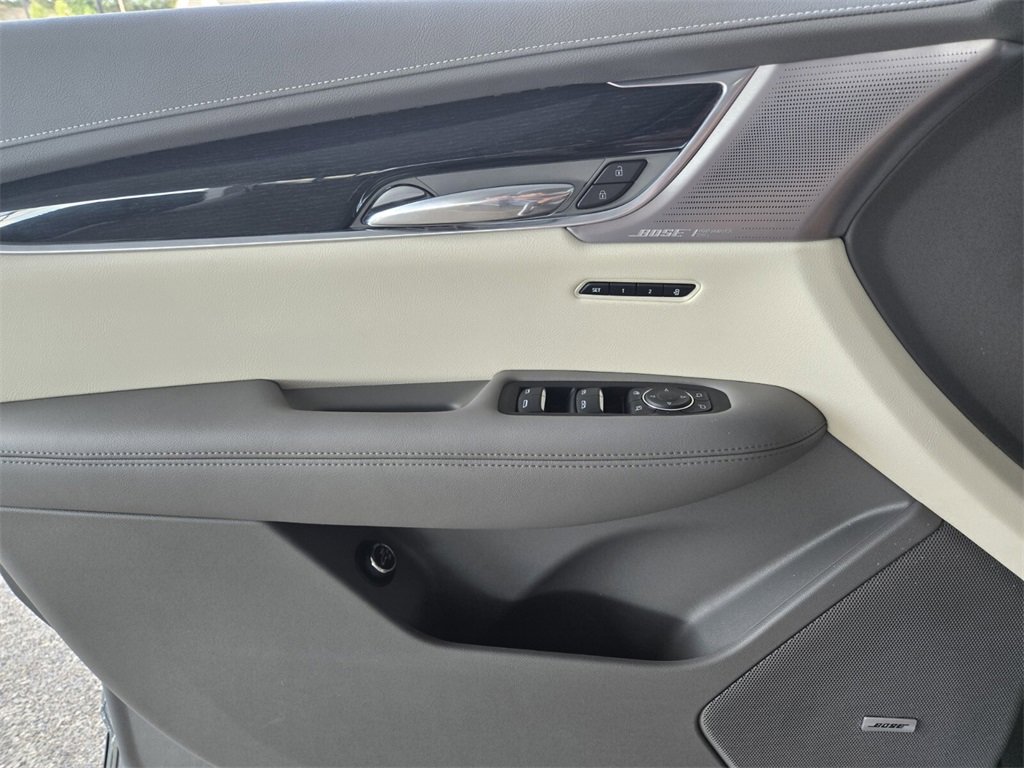 Used 2025 Cadillac XT6 Premium Luxury image 37