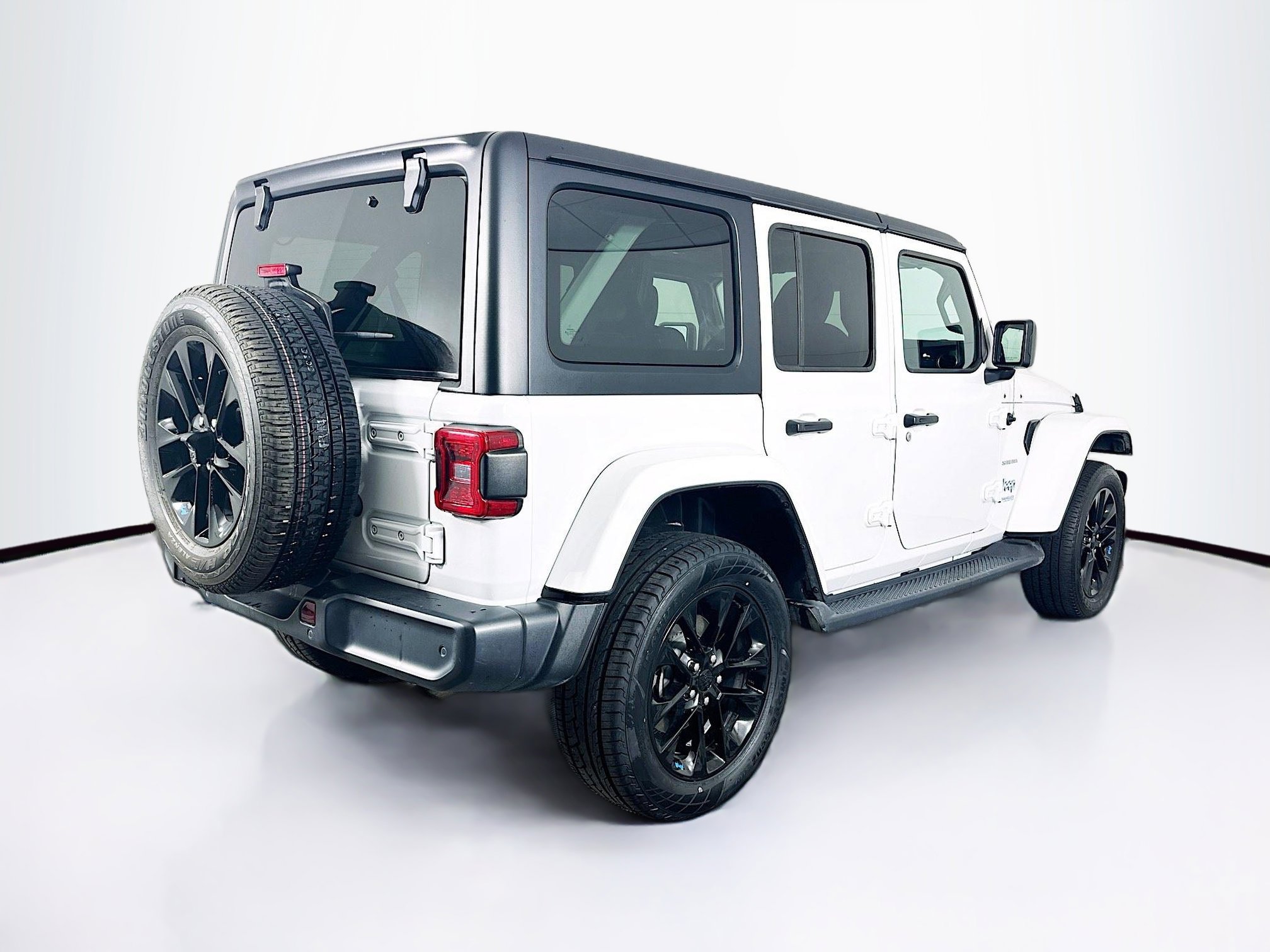 Used 2022 Jeep Wrangler Sahara w/ Safety Group image 9