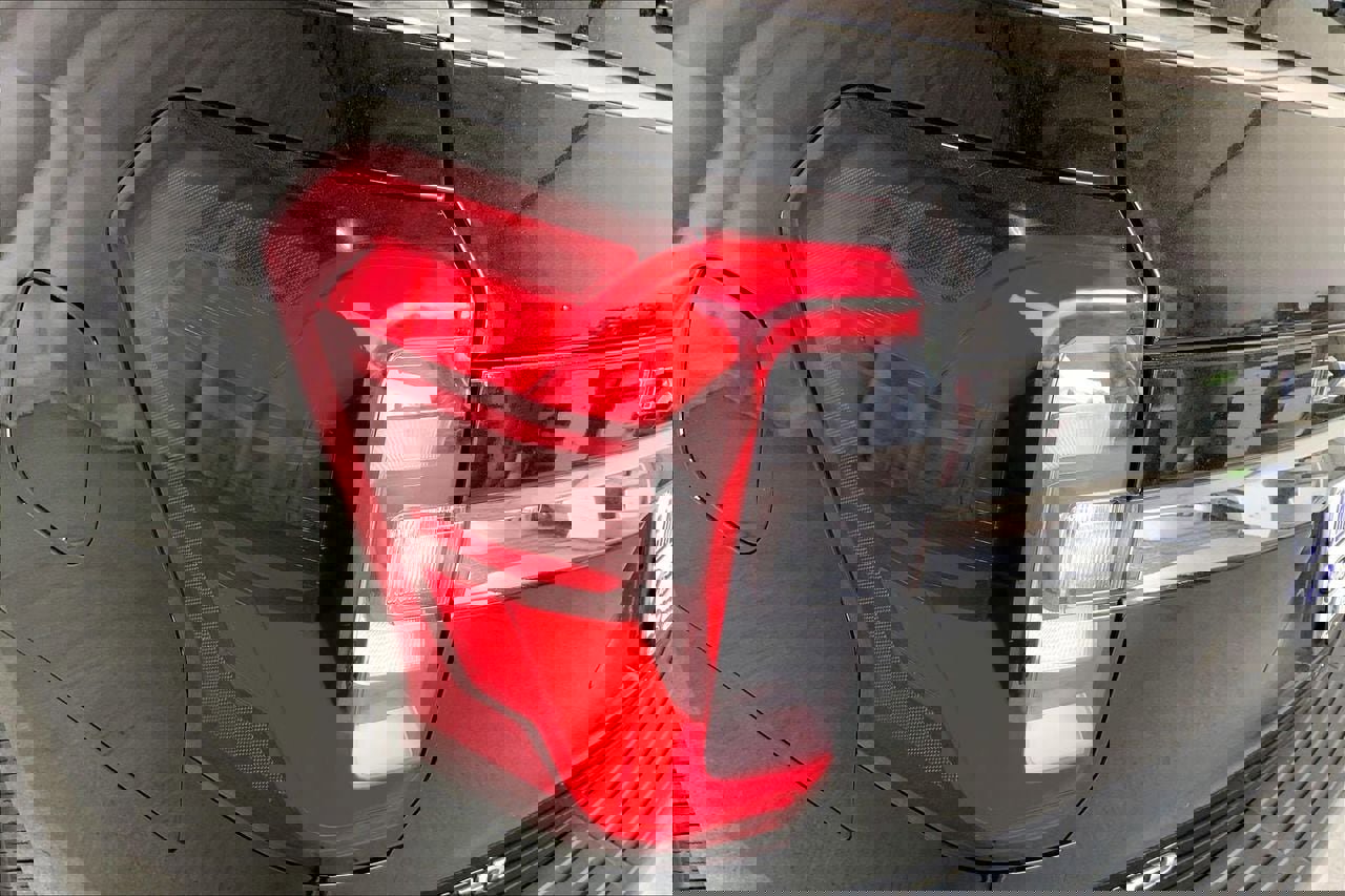 Used 2024 Ford Expedition Limited image 13