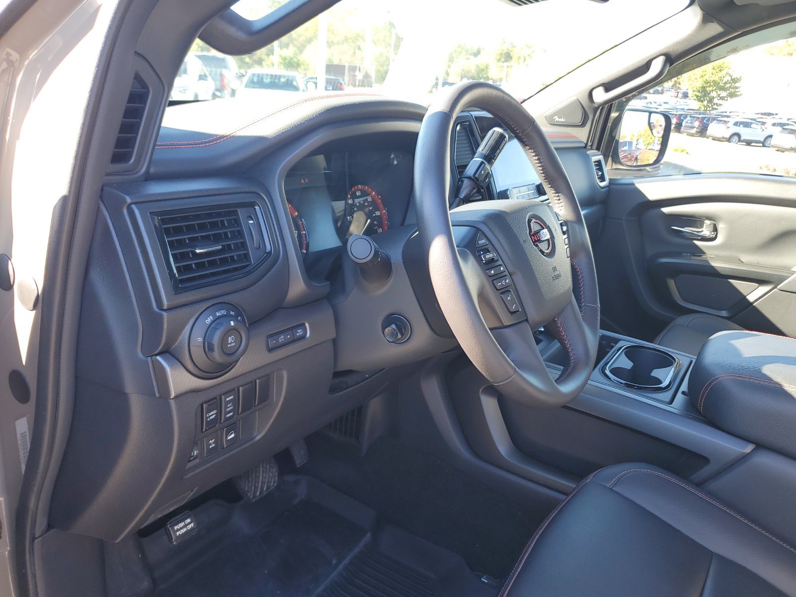 Used 2024 Nissan Titan PRO-4X w/ Pro-4x Convenience Package AWD/4WD image 20