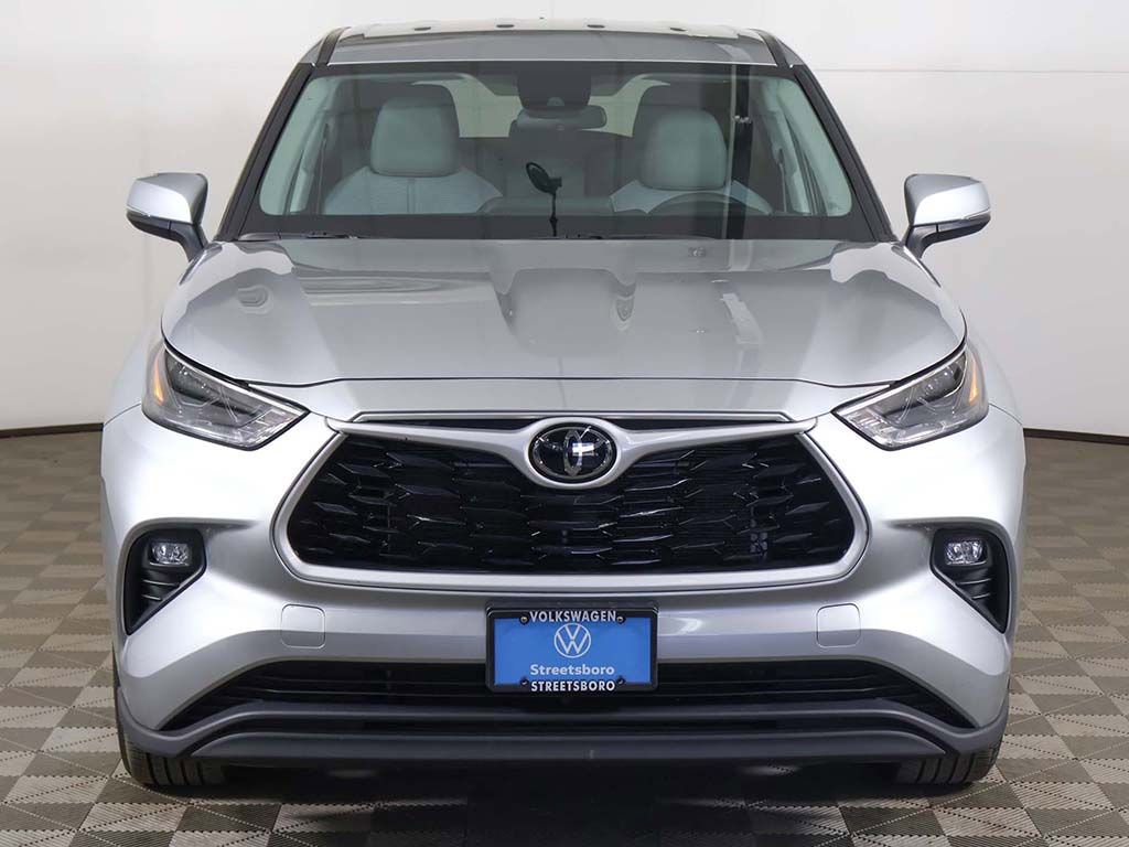 Used 2024 Toyota Highlander LE AWD/4WD image 10