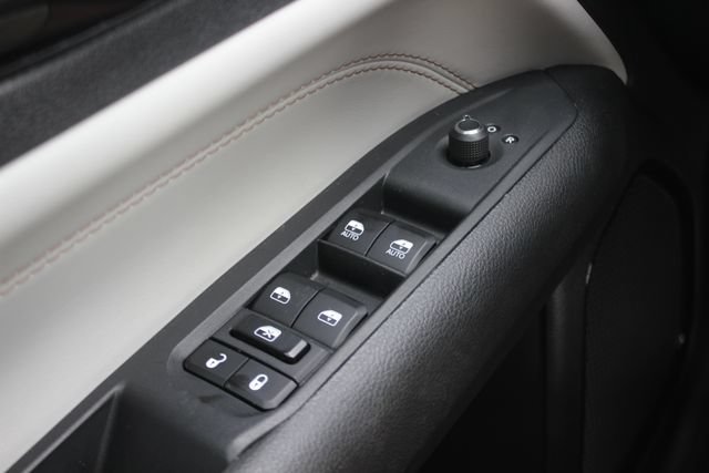 Used 2025 Jeep Compass Limited w/ Elite Group AWD/4WD image 19