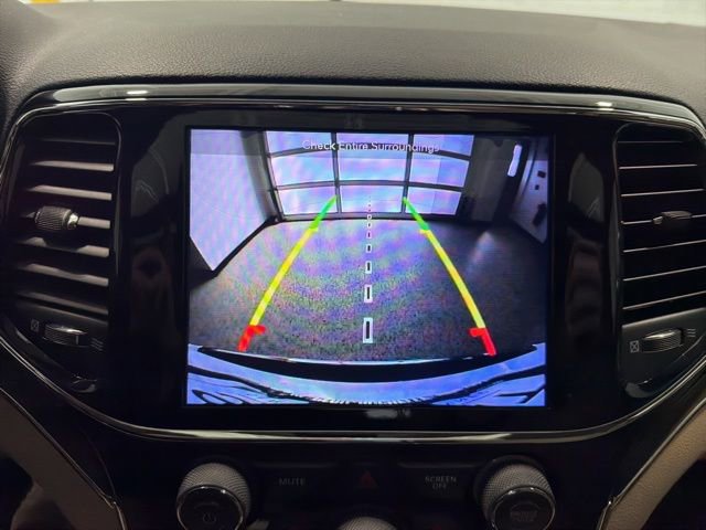 Used 2019 Jeep Grand Cherokee Limited w/ Luxury Group II image 16