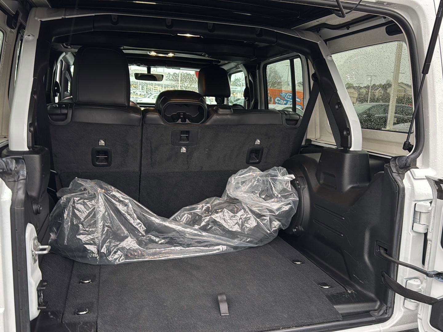 Used 2023 Jeep Wrangler Unlimited Sahara image 27