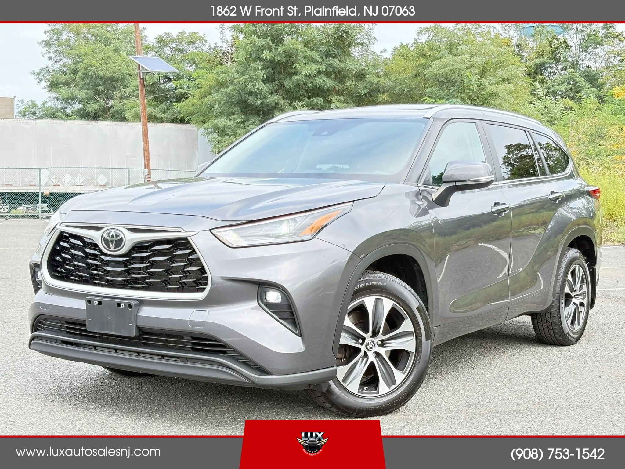 Used 2023 Toyota Highlander XLE AWD/4WD image 1