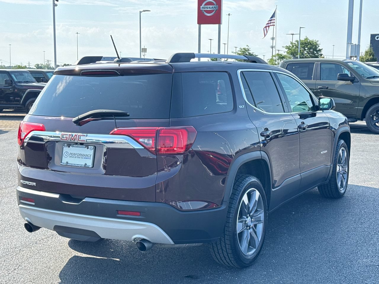 Used 2018 GMC Acadia SLT w/ LPO, Floor Liner Package FWD image 2