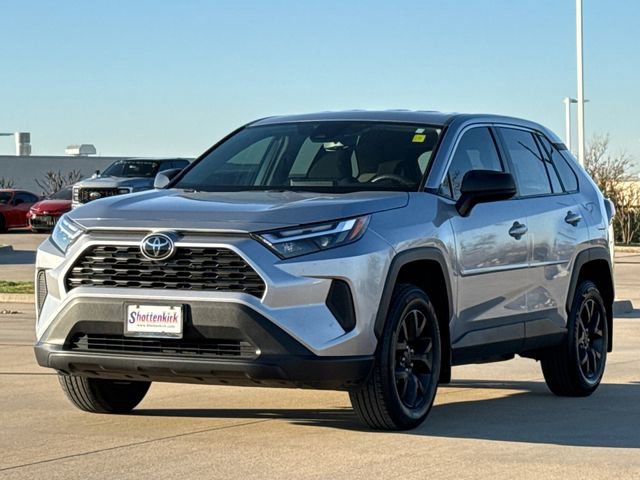 Used 2024 Toyota RAV4 LE image 3