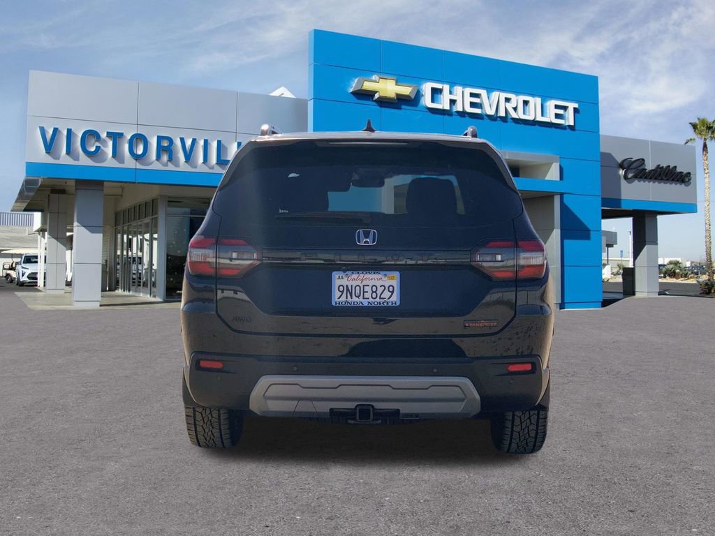 Used 2025 Honda Pilot TrailSport image 5