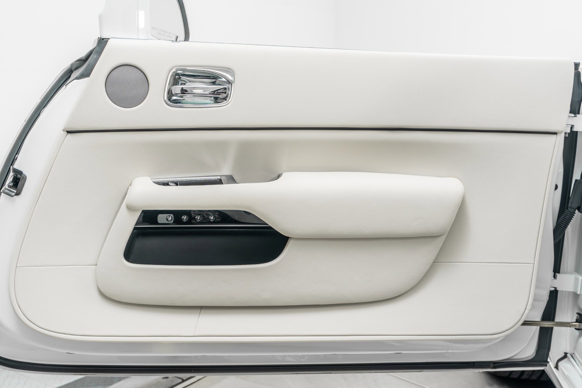 Used 2020 Rolls-Royce Dawn RWD image 44