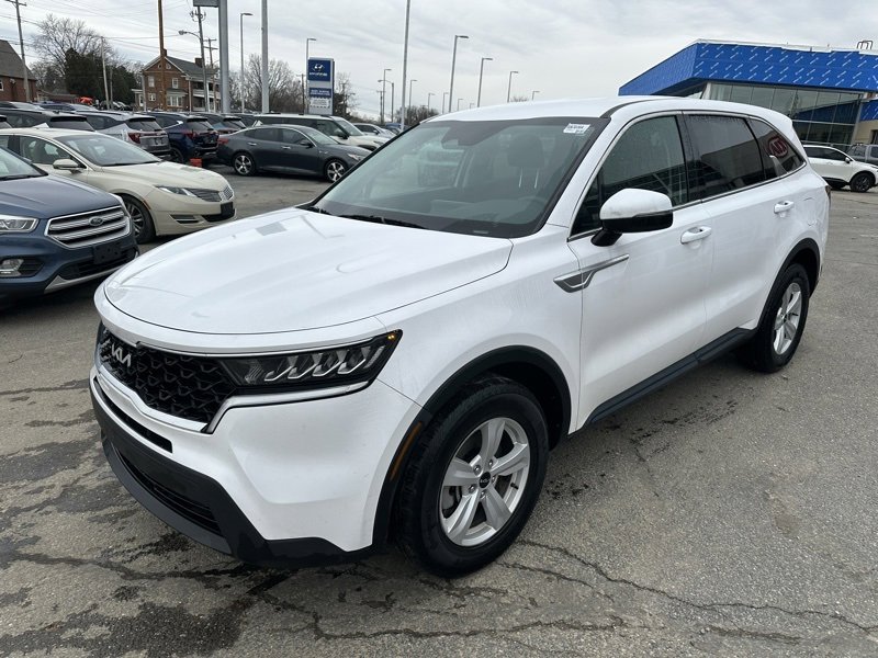 Used 2023 Kia Sorento LX image 3