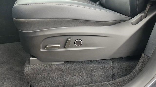 Used 2026 Tesla Model Y Long Range image 9