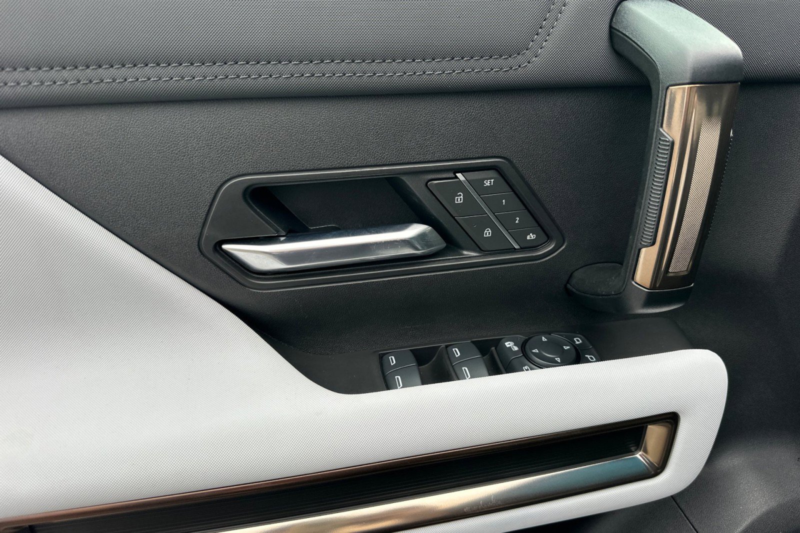 Used 2025 GMC Hummer EV 3X w/ LPO, Dark Essentials Package image 12