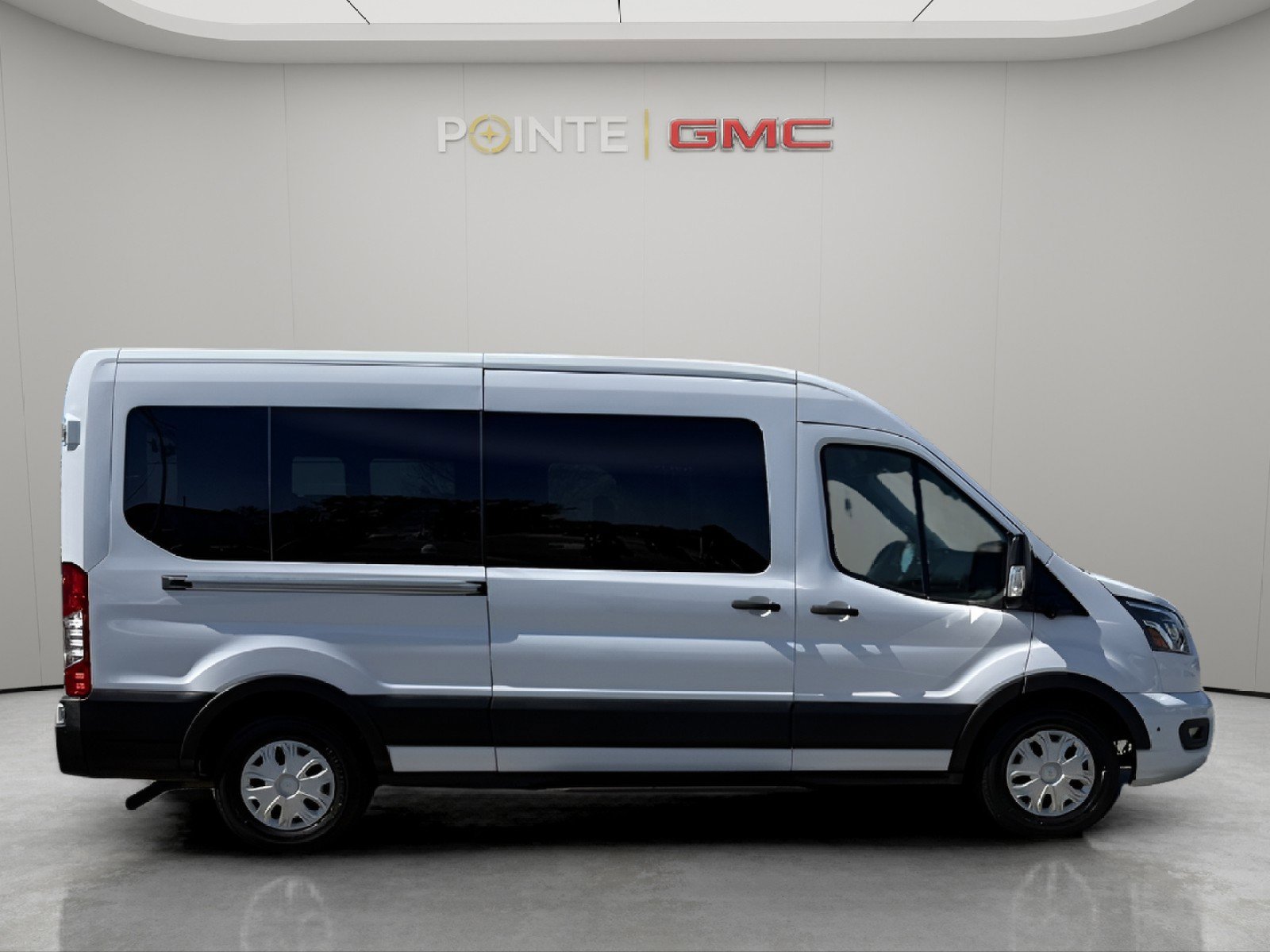 Used 2023 Ford Transit 350 XLT image 2