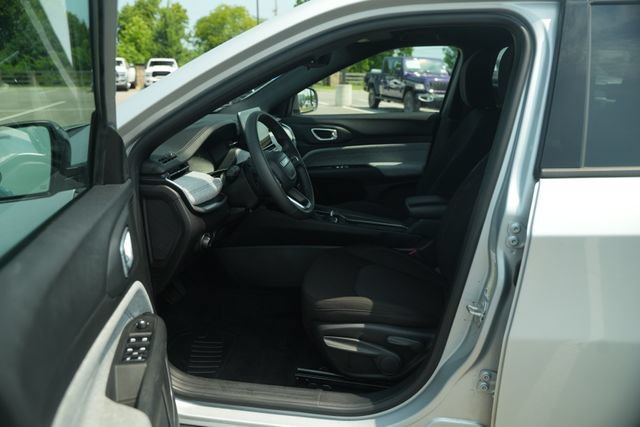 Used 2024 Jeep Compass Sport AWD/4WD image 12