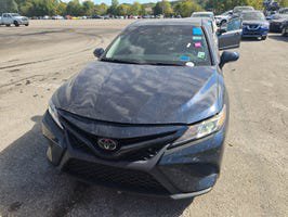 Used 2020 Toyota Camry SE w/ Convenience Package FWD image 4
