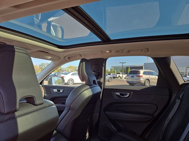 Used 2022 Volvo XC60 B5 Momentum w/ Climate Package image 28
