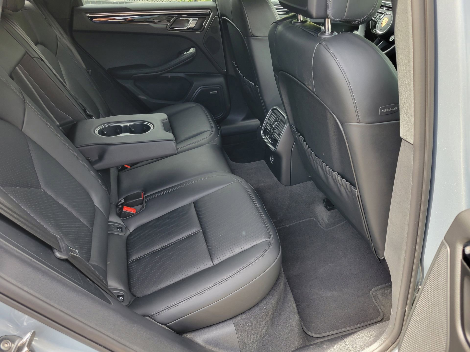 Used 2026 Porsche Macan AWD/4WD image 27
