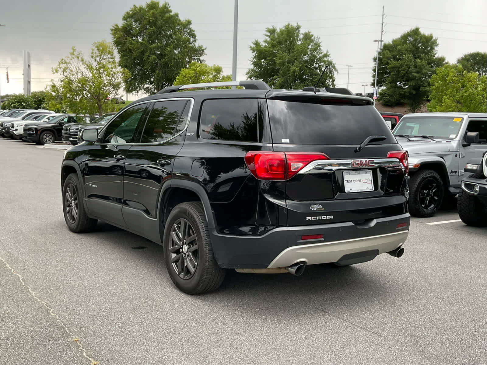 Used 2018 GMC Acadia SLT FWD image 3