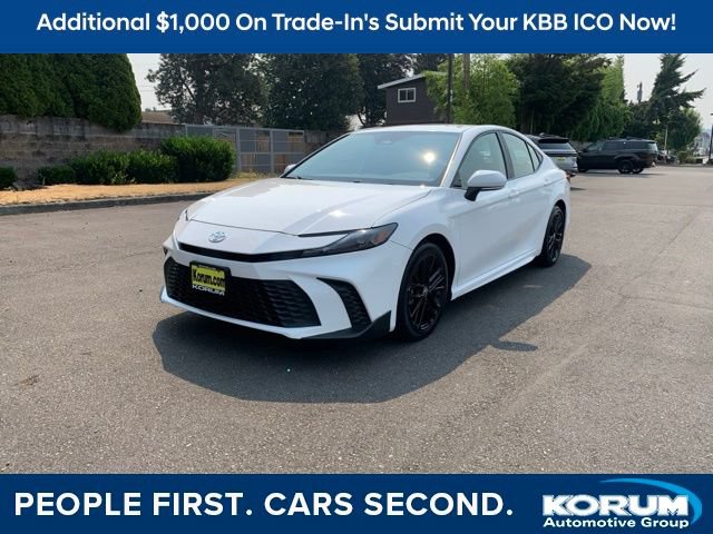 Used 2025 Toyota Camry SE FWD image 1