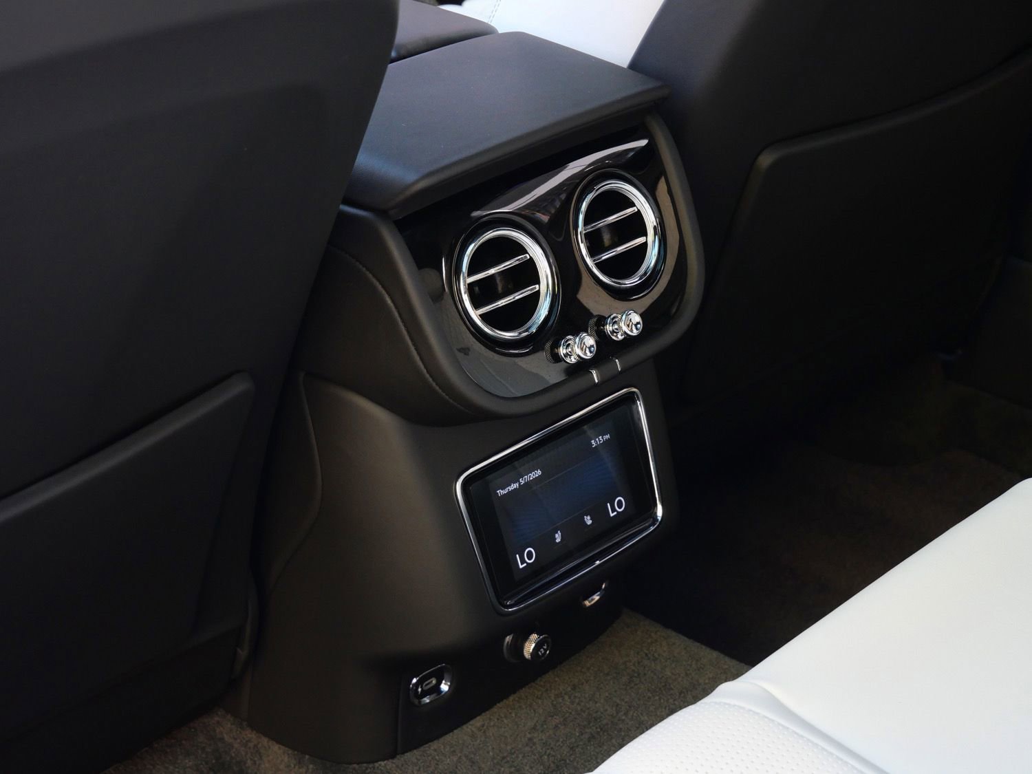 Used 2023 Bentley Bentayga AWD/4WD image 18
