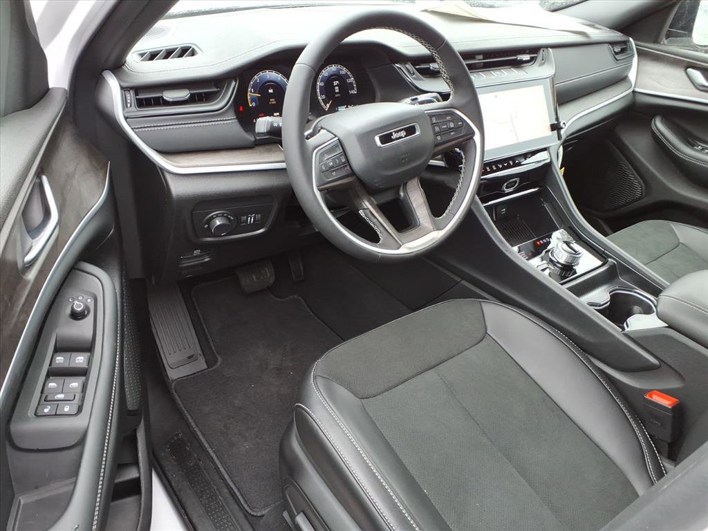 New 2026 Jeep Grand Cherokee Altitude image 14