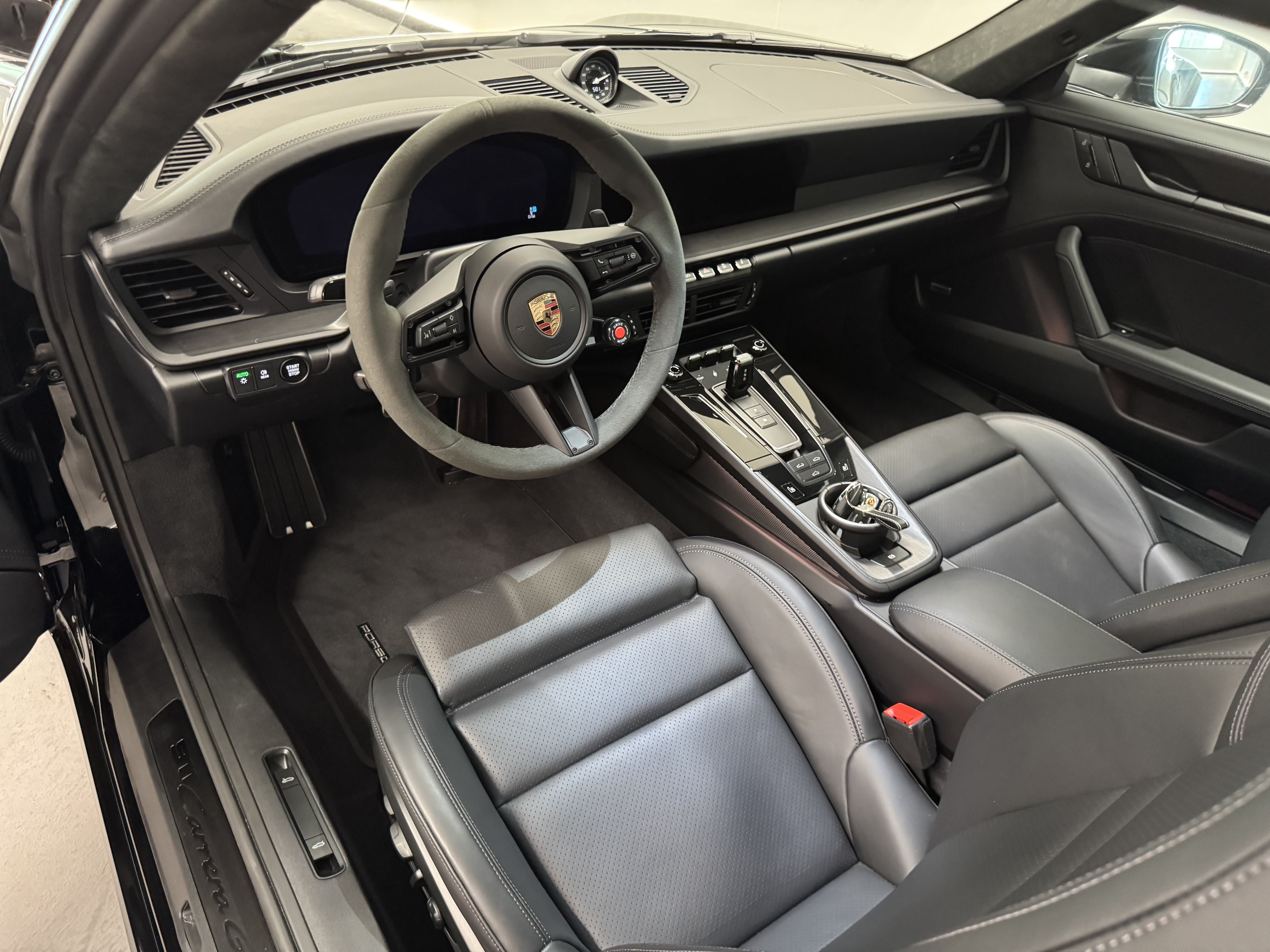 Used 2025 Porsche 911 GTS image 9