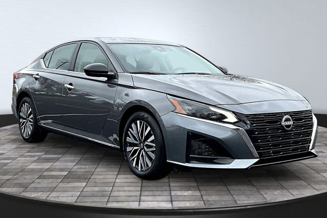 Used 2025 Nissan Altima 2.5 SV image 3