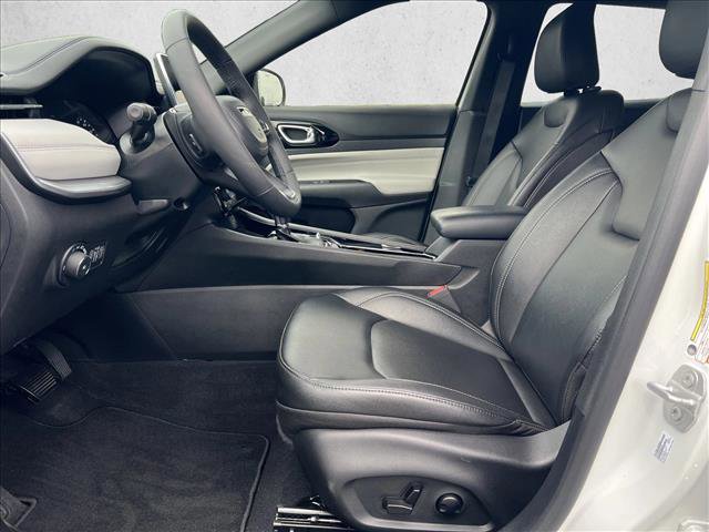 Used 2025 Jeep Compass Limited AWD/4WD image 10