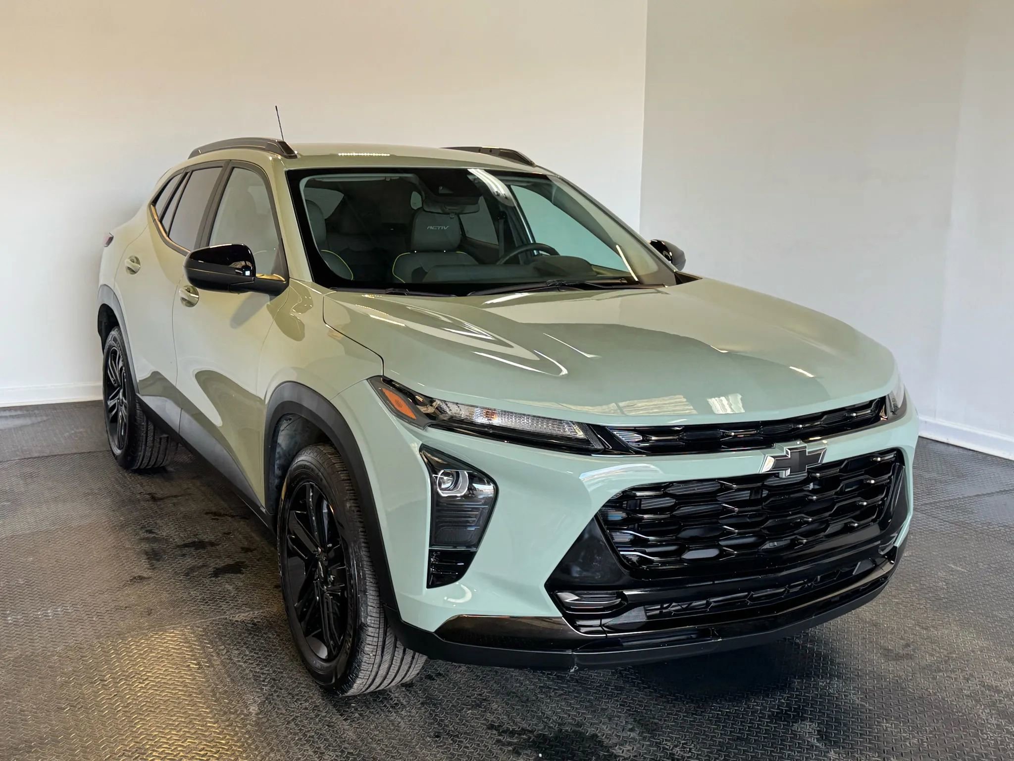 Used 2025 Chevrolet Trax ACTIV w/ Driver Confidence Package image 3