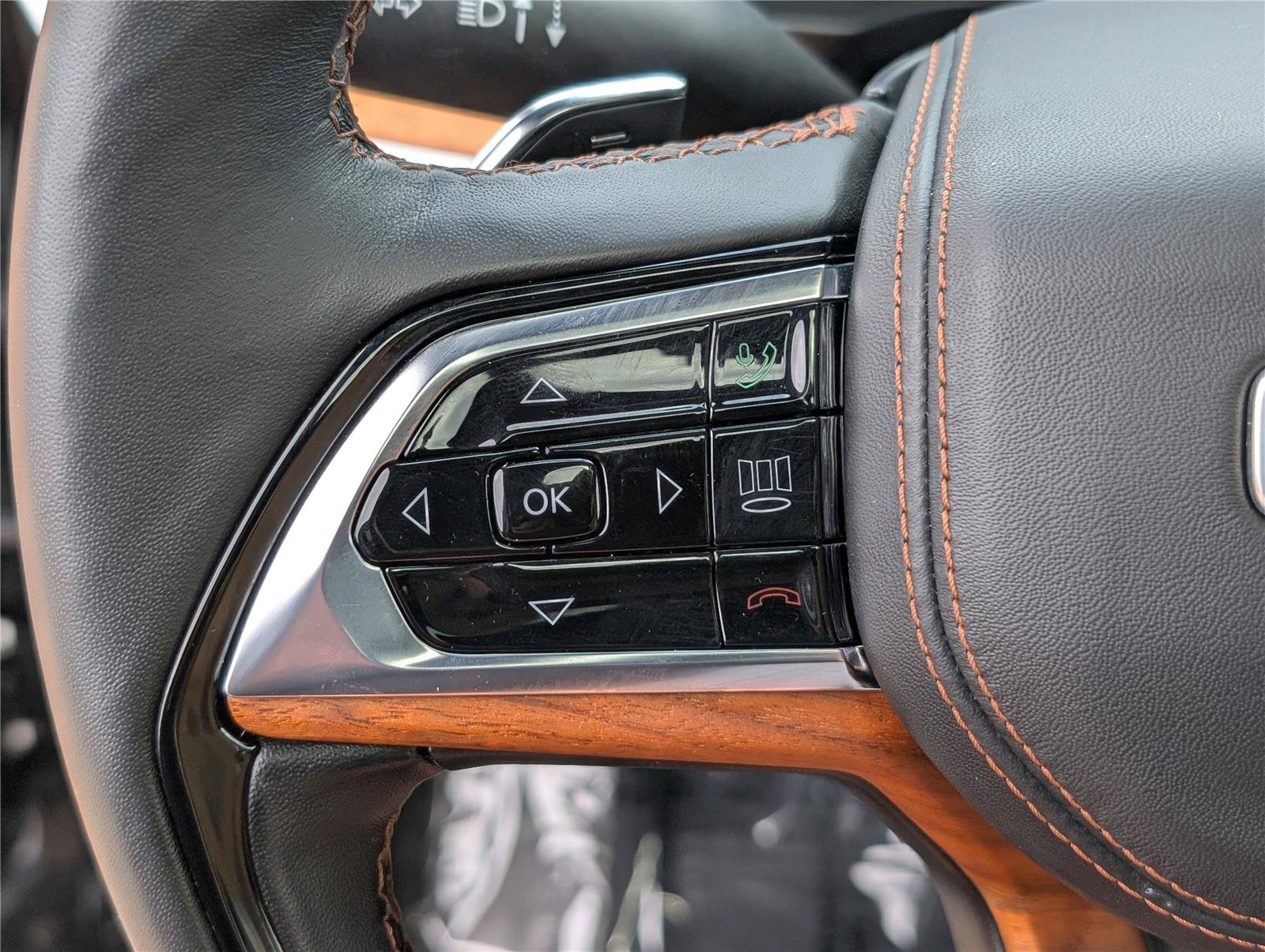 Used 2023 Jeep Grand Cherokee Summit AWD/4WD image 27