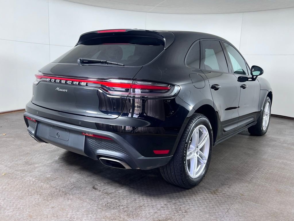 Certified 2025 Porsche Macan image 7