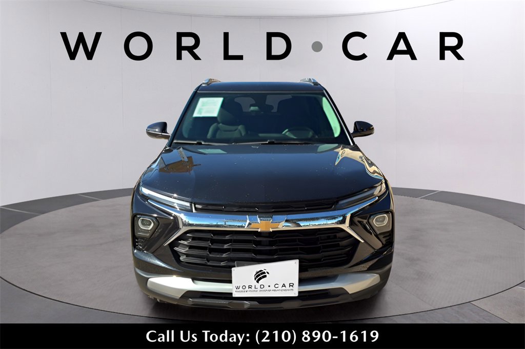 Used 2025 Chevrolet TrailBlazer LT w/ LT Cold Weather Package image 2