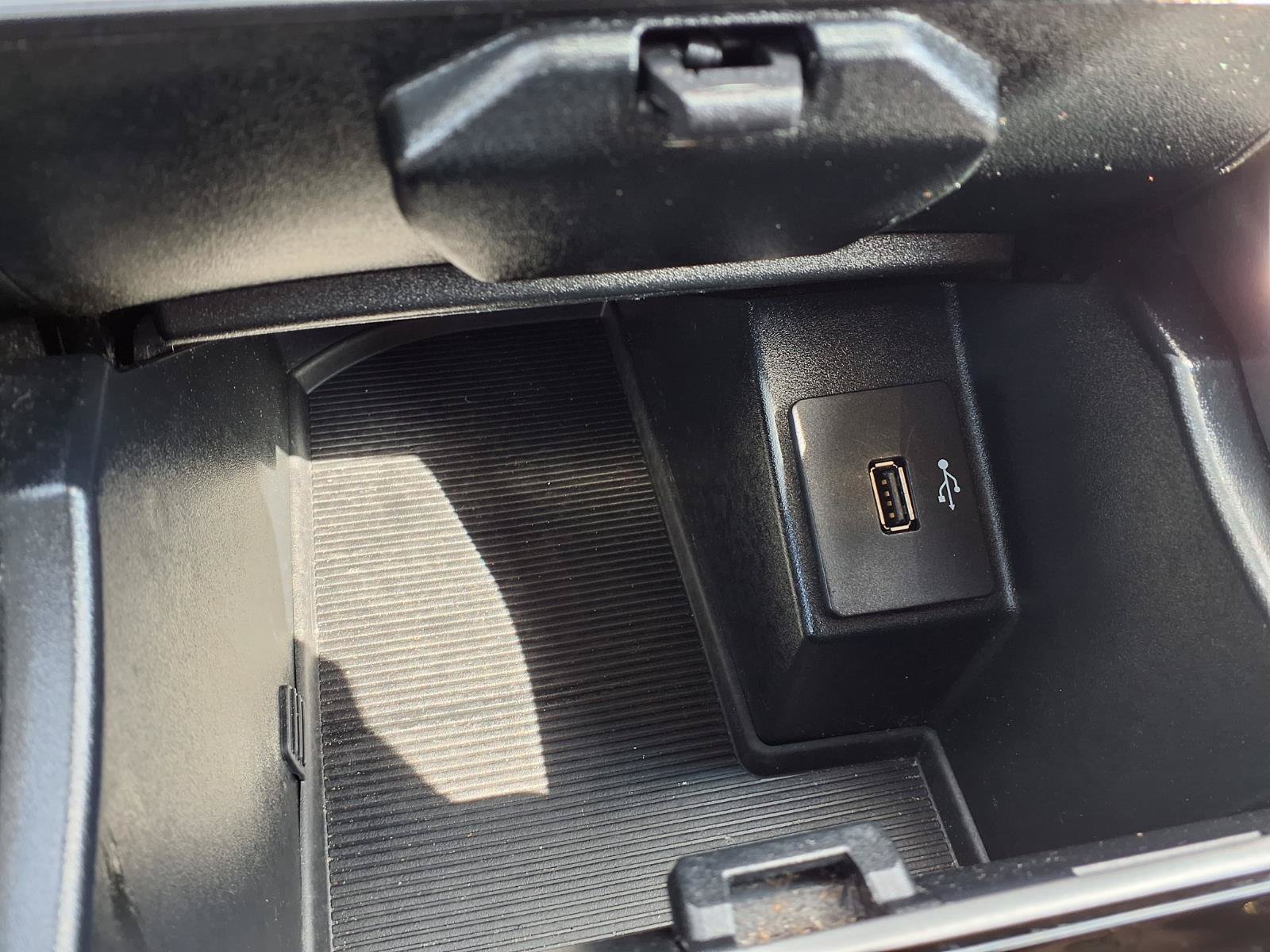 Used 2019 Ford Edge SE w/ SE Fleet Driver's Package FWD image 8
