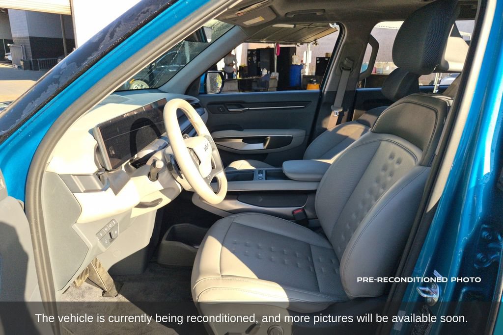 Used 2025 Kia EV9 Wind AWD/4WD image 11