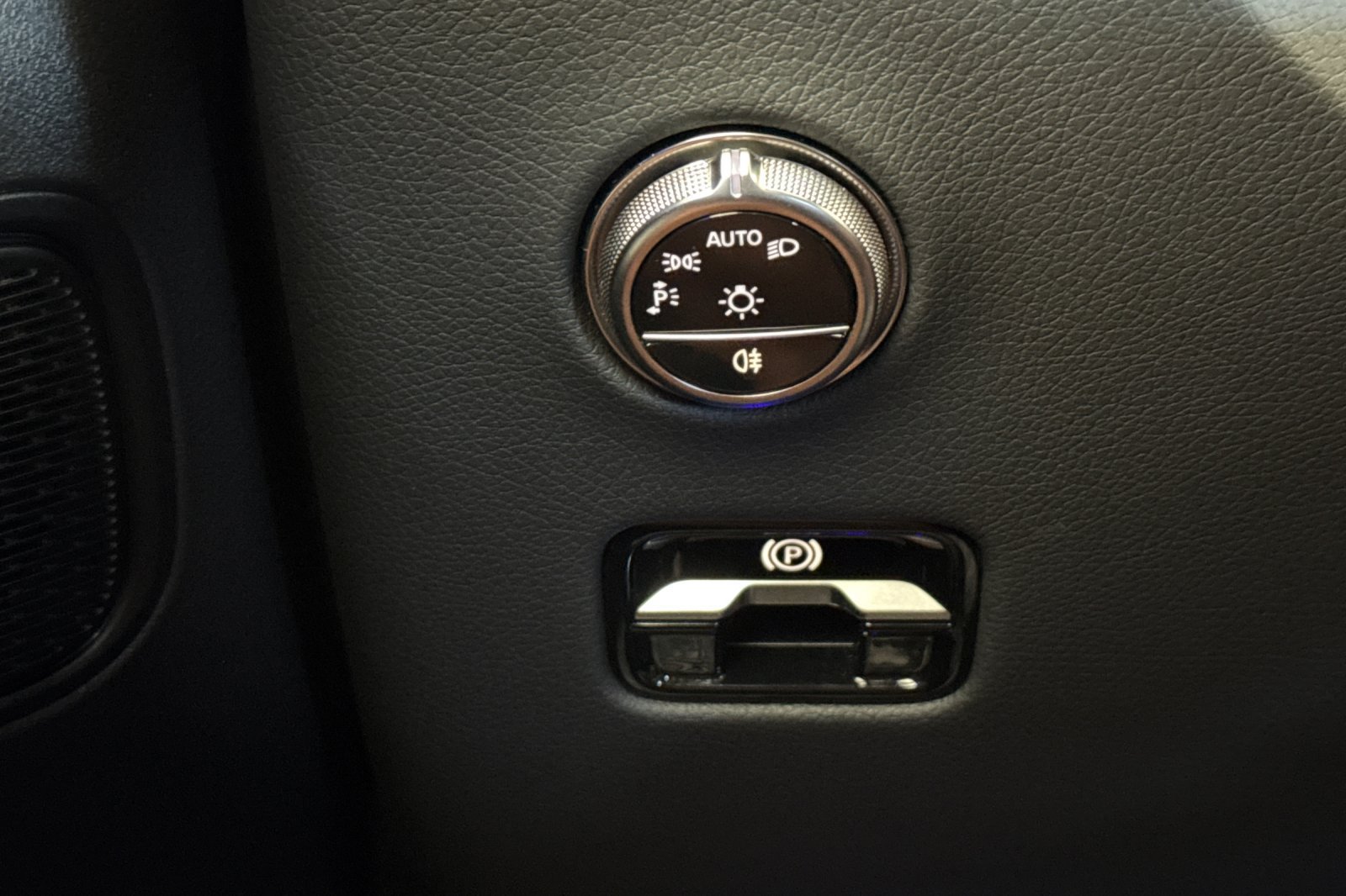 Used 2026 Mercedes-Benz GLC 300 4MATIC image 34