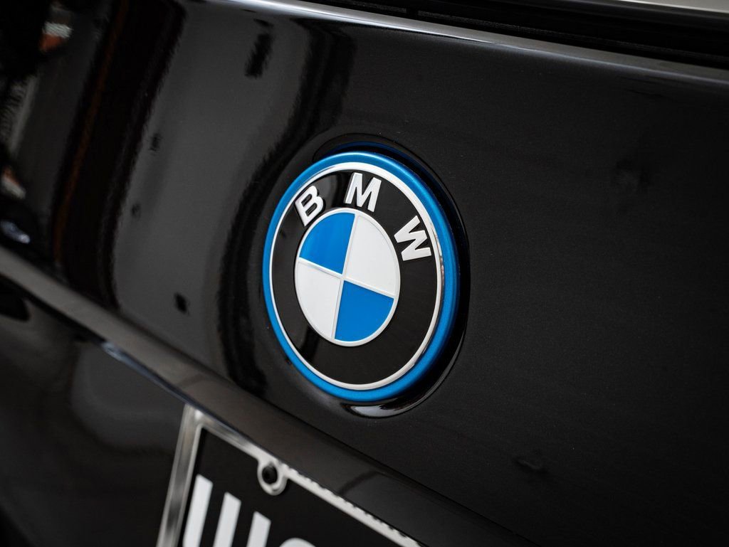 New 2026 BMW 550e xDrive image 17