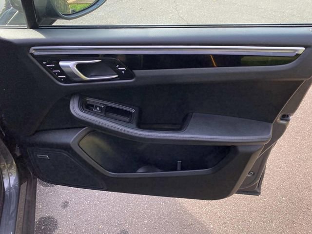 Used 2018 Porsche Macan image 37