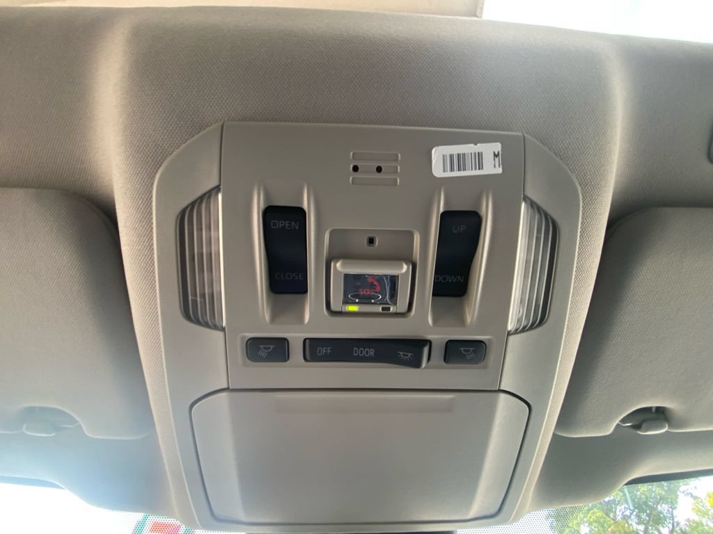 Used 2023 Toyota Highlander XLE AWD/4WD image 25
