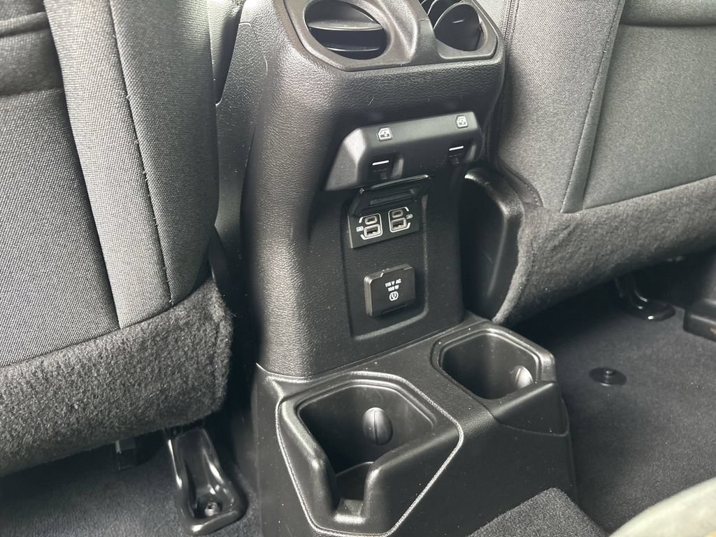 Used 2024 Jeep Wrangler Unlimited Sahara AWD/4WD image 24