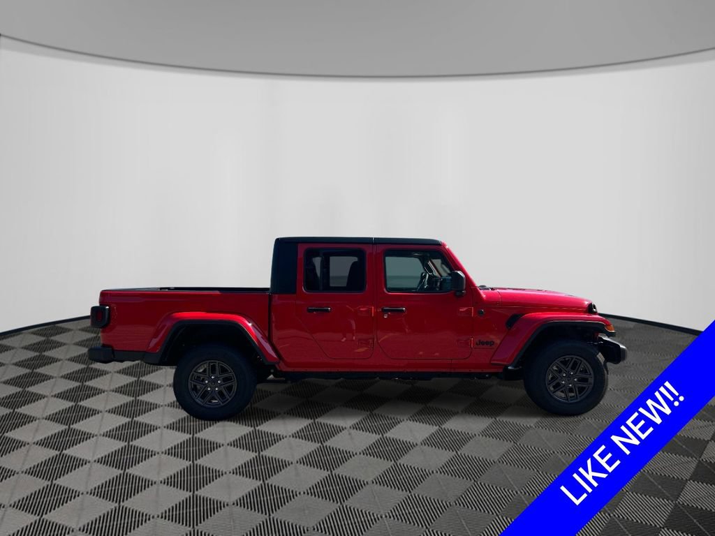 Certified 2025 Jeep Gladiator Sport AWD/4WD image 6