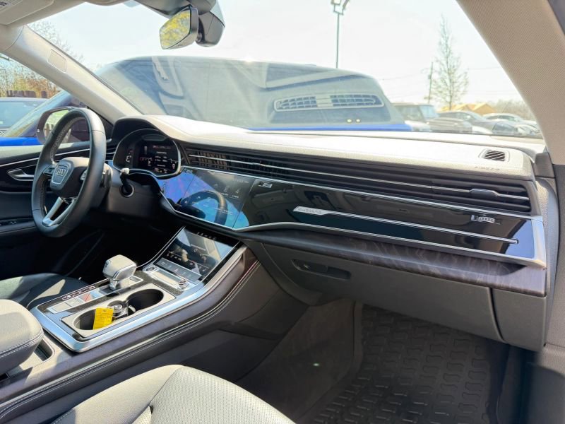 Used 2023 Audi Q8 Premium Plus w/ Premium Plus Package AWD/4WD image 32