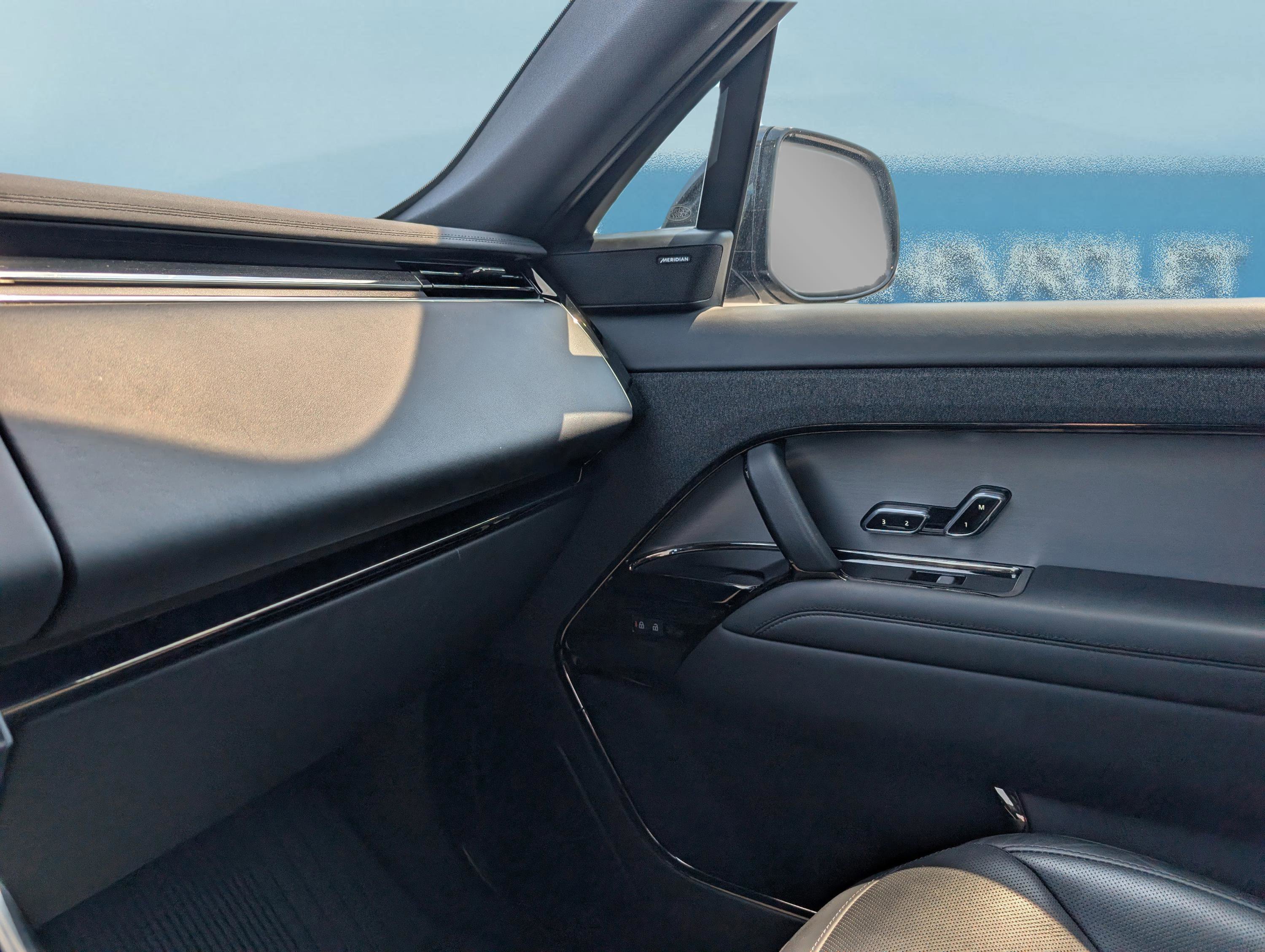 Used 2023 Land Rover Range Rover Sport SE image 33