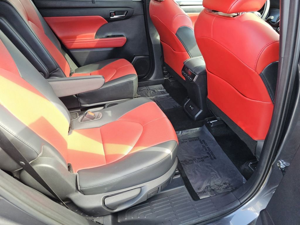 Used 2021 Toyota Highlander XSE AWD/4WD image 29