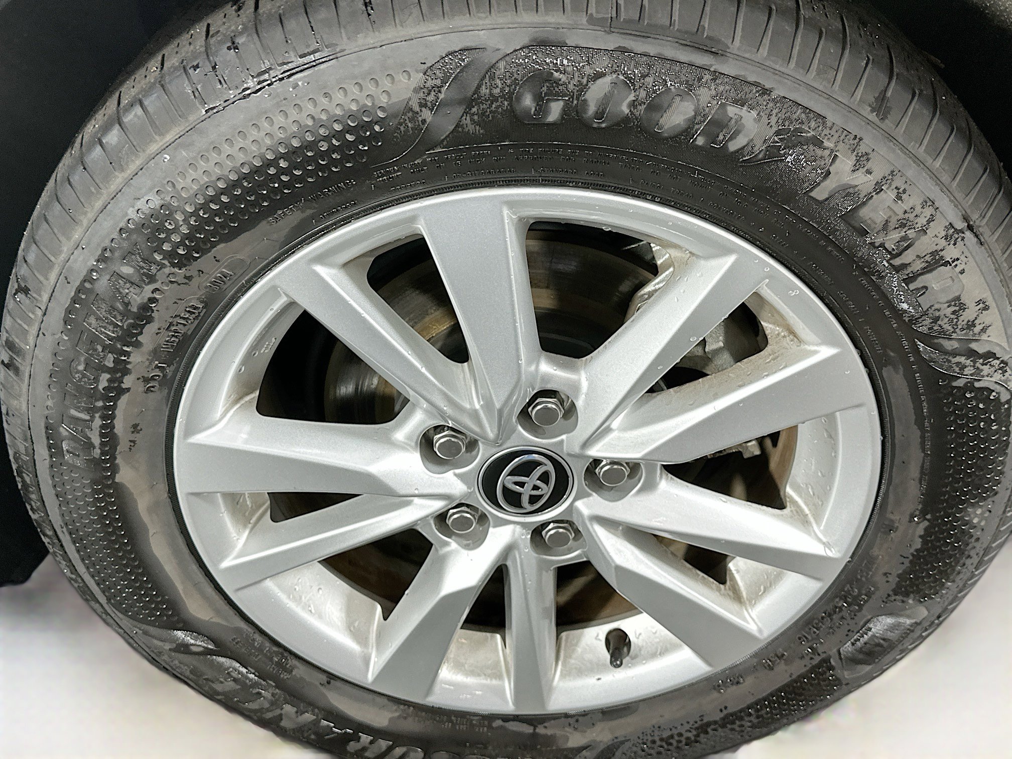 Used 2025 Toyota Camry LE image 11