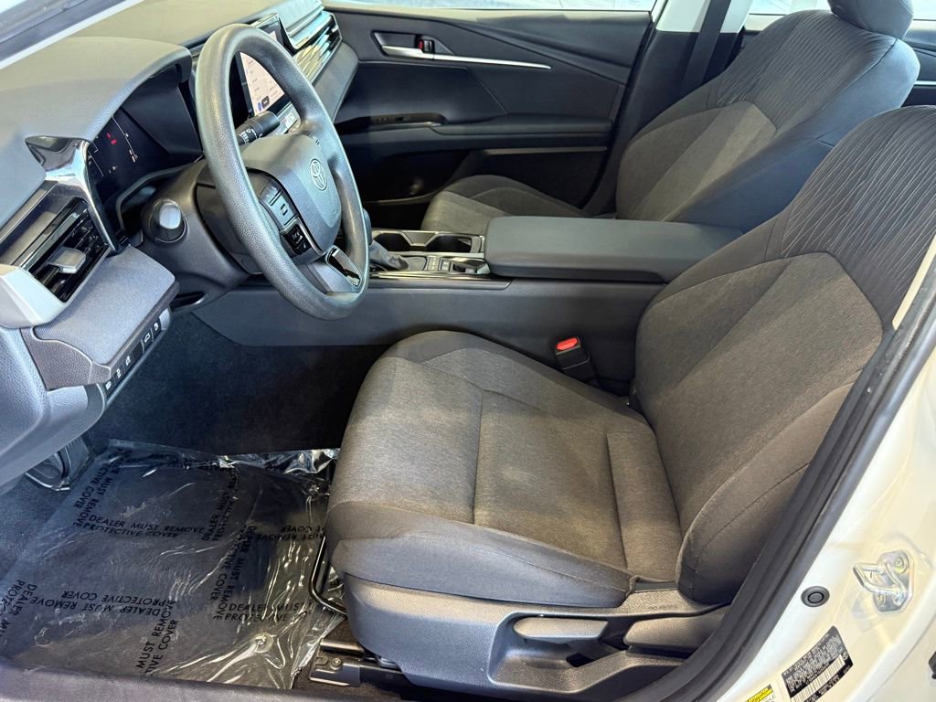 Used 2025 Toyota Camry LE image 18