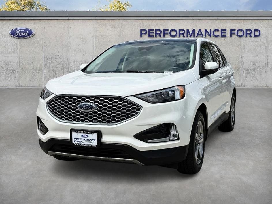 Used 2023 Ford Edge SEL w/ Convenience Package image 2