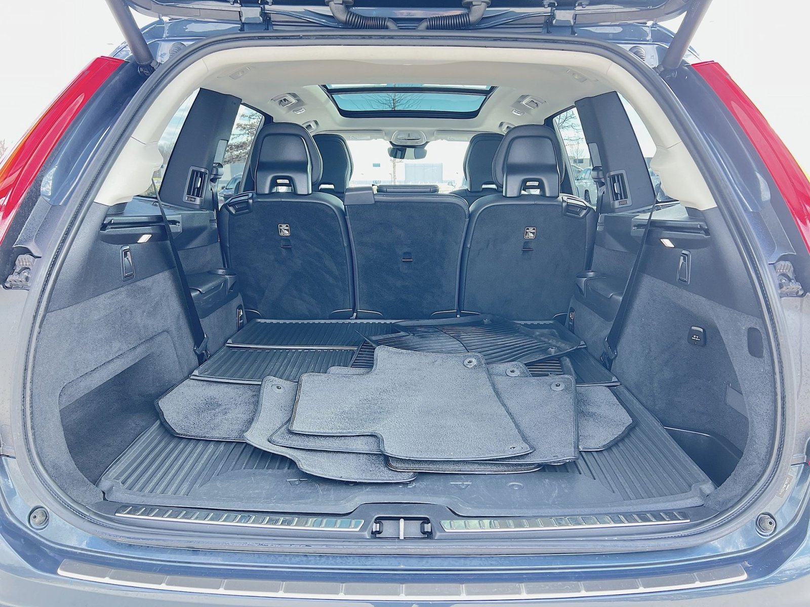 Used 2023 Volvo XC90 B6 Plus w/ Protection Package Premier image 27