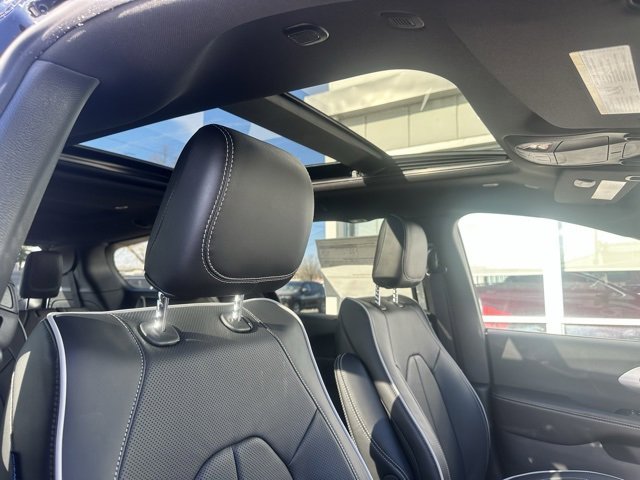 New 2026 Chrysler Pacifica Limited image 13